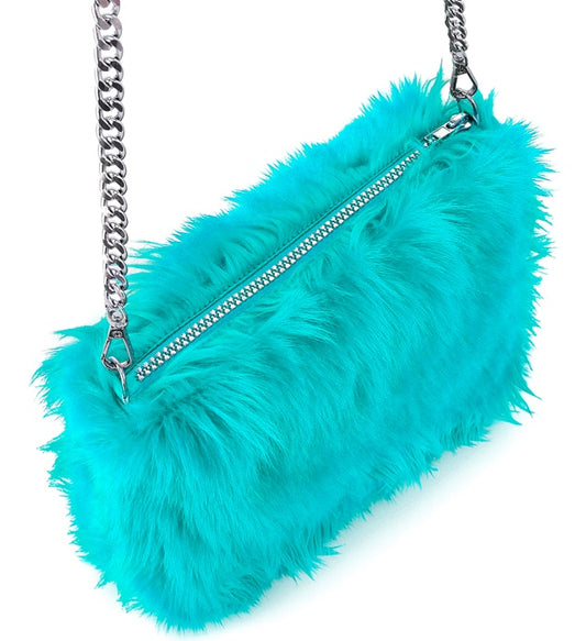 Hellblaue Handtasche aus langhaarigem Plüsch als Fasnacht-Accessoire