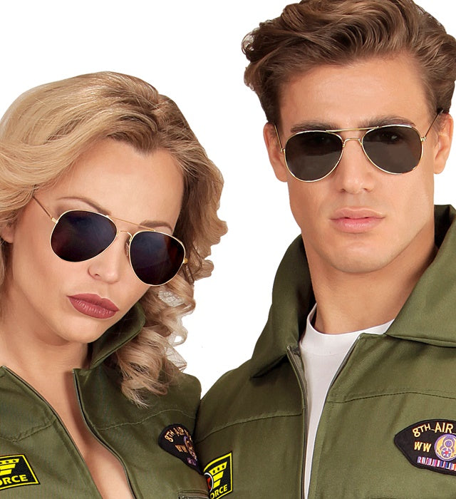 Schwarze Sonnenbrille mit dunklen Gläsern als Kostümzubehör