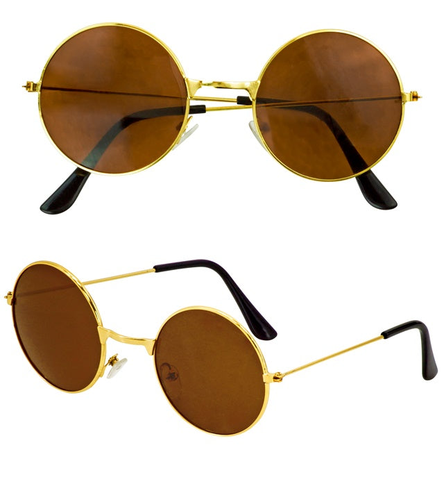 Hippiebrille mit runden braunen Gläsern auf weissem Hintergrund