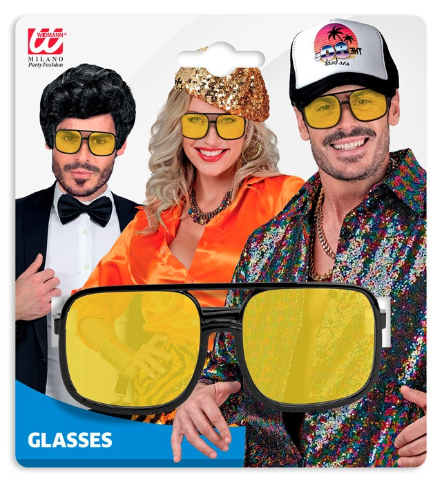 90er Jahre Hip Hop Brille mit gelben Gläsern auf weißem Hintergrund