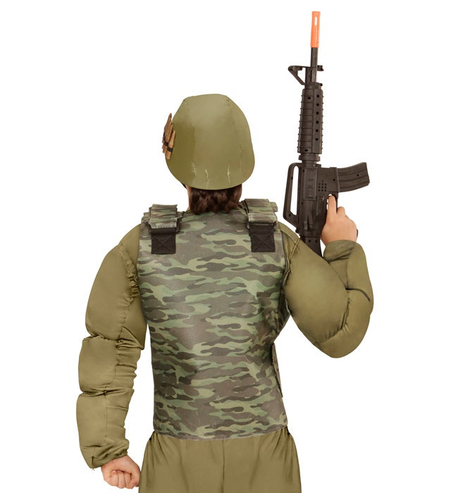 Schusssichere Kinderweste im Camouflage-Muster auf neutralem Hintergrund