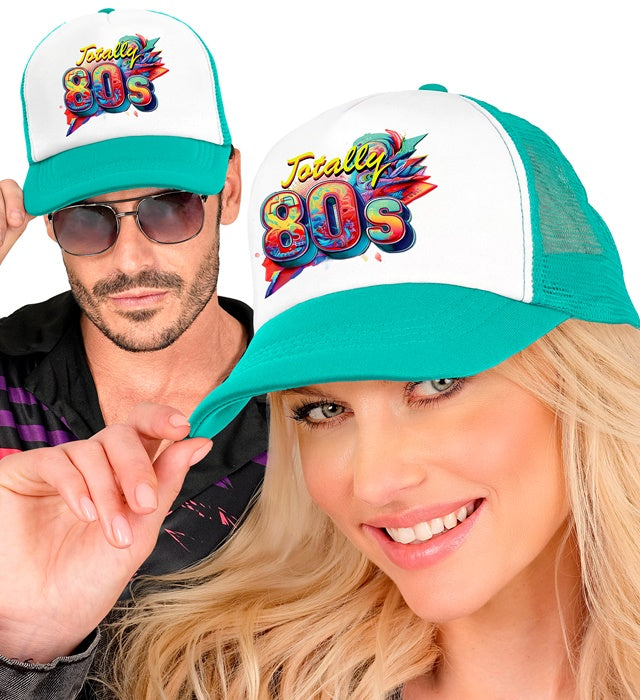 80er Jahre Basecap im bunten Retro-Stil auf weissem Hintergrund