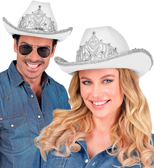 Weisser Cowgirl Partyhut mit funkelnder Tiara auf neutralem Hintergrund