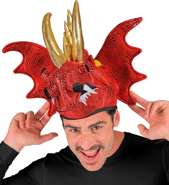 Rote Drachenmütze mit detailreichem Drachenmotiv auf Fasnacht
