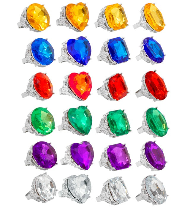 Vier bunte Ringe mit farbigen Edelsteinen in verschiedenen Designs und Farben