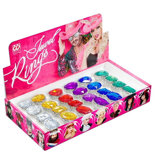 Vier bunte Ringe mit farbigen Edelsteinen in verschiedenen Designs und Farben
