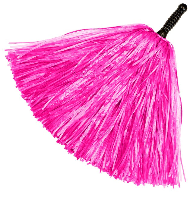 Rosa Pompon als farbenfrohes Kostümaccessoire für Fasnacht
