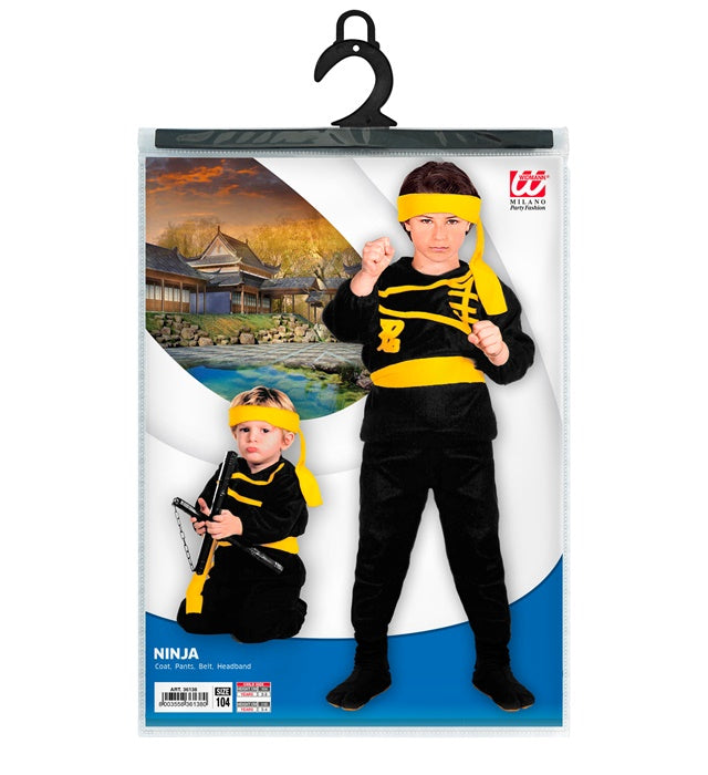 Ninja Kostüm Set bestehend aus Oberteil, Hose, Gürtel und Stirnband auf neutralem Hintergrund