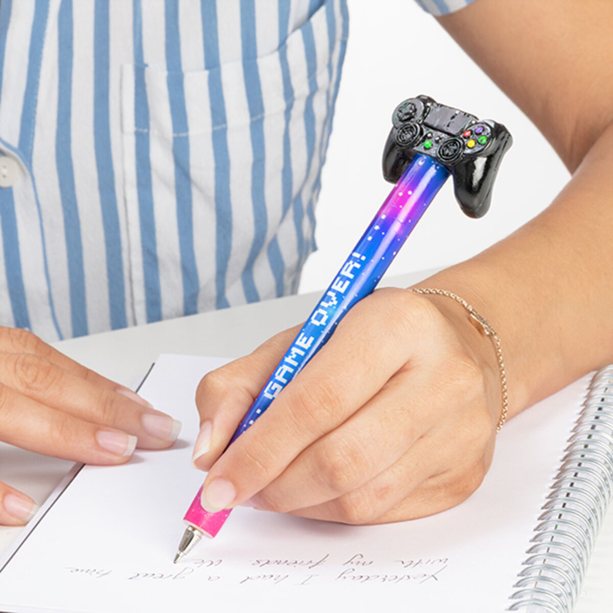 BigBuy School Stift «Game Over» aus Polyesterharz mit schwarzer Tinte – Produktansicht