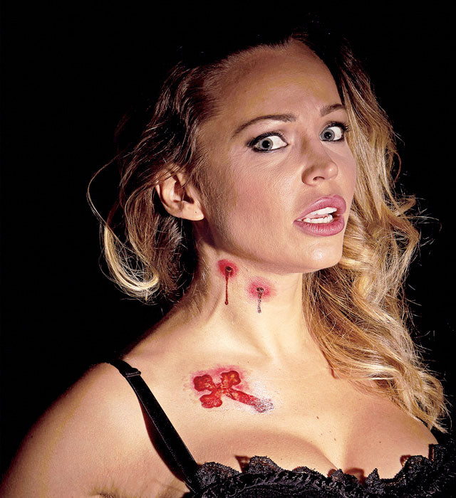 6 realistische Vampirbiss Wund Tattoos auf Haut aufgetragen