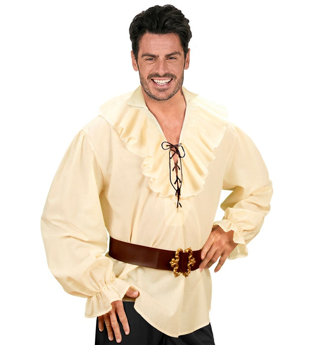 Beiges Renaissance Hemd im Piratenstil auf weißem Hintergrund