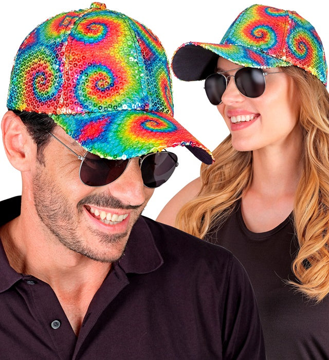 Pailletten Basecap mit buntem Tie-Dye Muster auf hellem Hintergrund