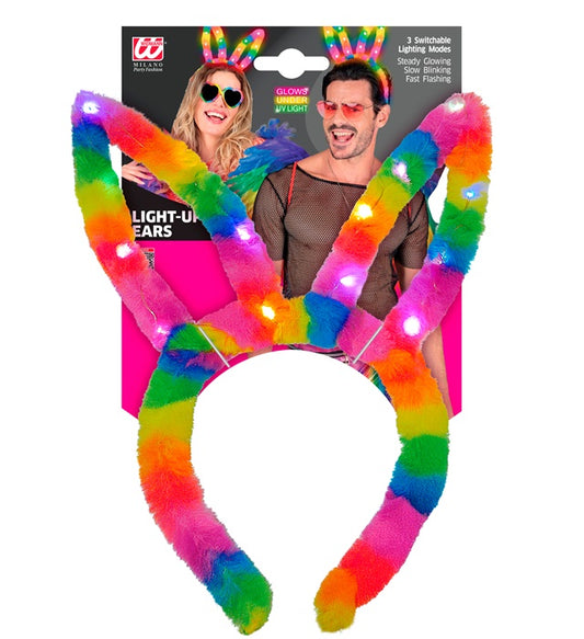 Leuchtende Regenbogen Hasenohren mit LED-Beleuchtung auf schwarzem Hintergrund