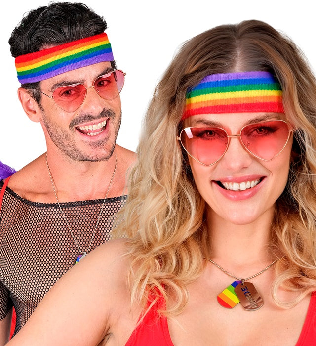 Rote Herzbrille als Fasnachts-Accessoire auf weißem Hintergrund