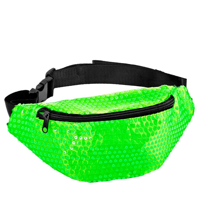 Neon grüne Pailletten Gürteltasche mit verstellbarem Gürtel auf weißem Hintergrund