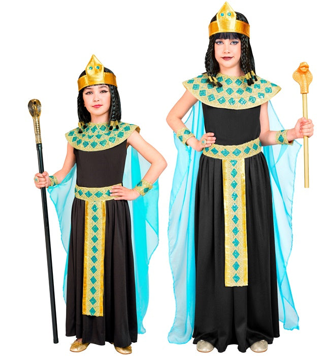 Cleopatra-Kostüm mit Kleid, Gürtel, Armbändern, Stirnband und Umhang auf weißem Hintergrund