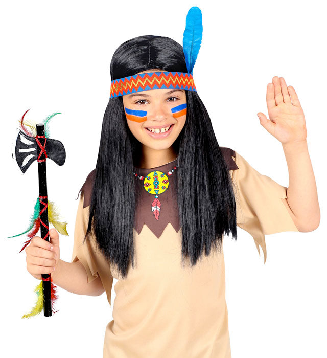 Indianerperücke mit braunem Stirnband und Feder auf weißem Hintergrund