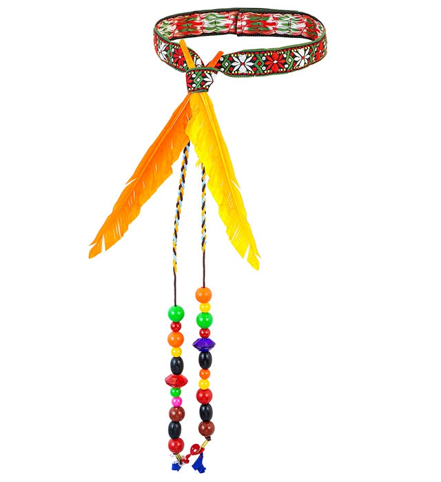 Hippie Stirnband mit bunten Perlen und Federn auf neutralem Hintergrund