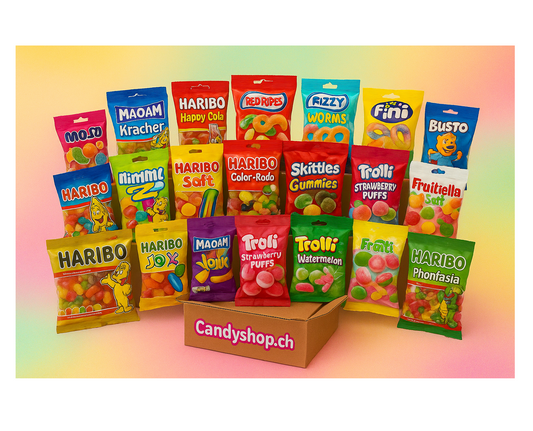 Bunte Fruchtgummi Auswahl in weißer Geschenkbox mit Monatsüberraschung auf hellem Hintergrund