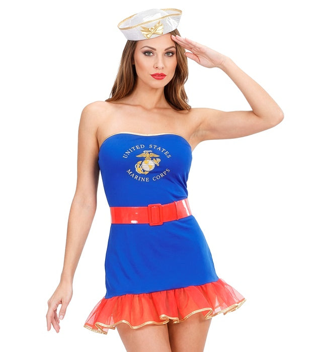 Navy Girl Kostüm mit blauem Kleid, Gürtel und Mütze auf weißem Hintergrund