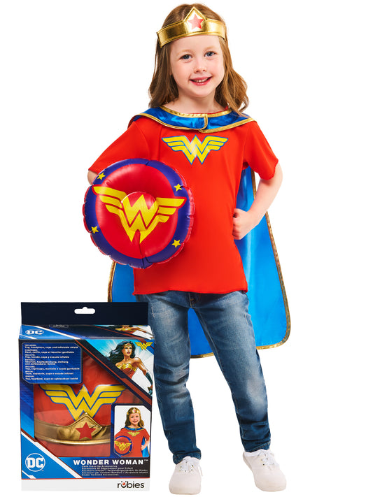 Rubies Wonder Woman Kinderkostüm Dress-Up-Geschenkset mit Umhang Tiara T-Shirt und aufblasbarem Schild – Produktansicht
