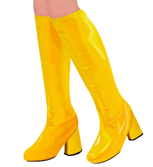 Gelbe Stiefelüberzieher als Schuhschutz bei Fasnacht