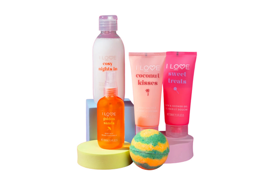 I Love Körperpflegeset All Of You Set I Love: Coconut Kisses, Hydrating, Body Lotion, 75 ml + Pina Colada , Bath Bomb, 120 g 