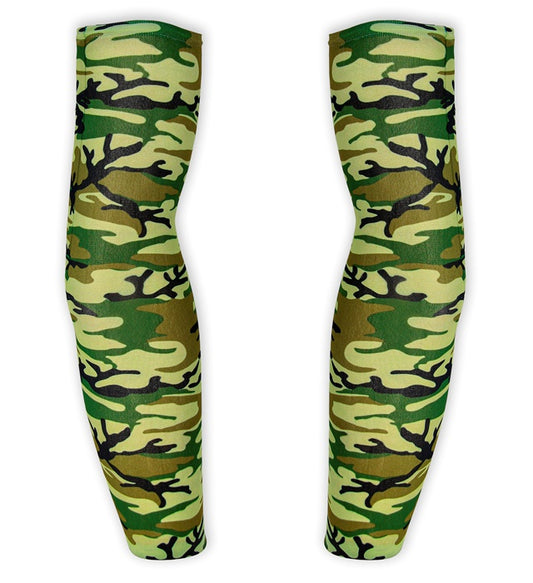 Tattooärmel Camouflage im Militär-Look auf einem ausgestreckten Arm