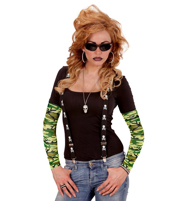 Tattooärmel Camouflage im Militär-Look auf einem ausgestreckten Arm