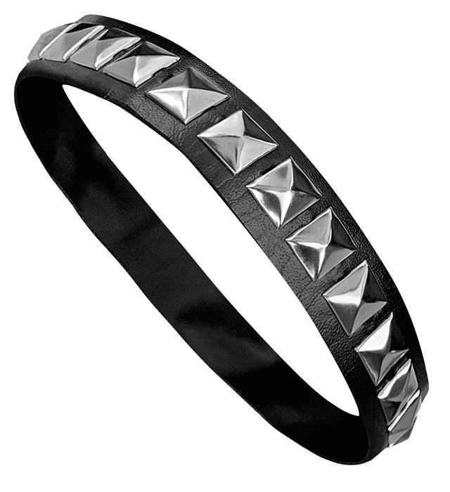 Schwarzes Kunstleder-Halsband mit Metallnieten als Fasnacht-Accessoire