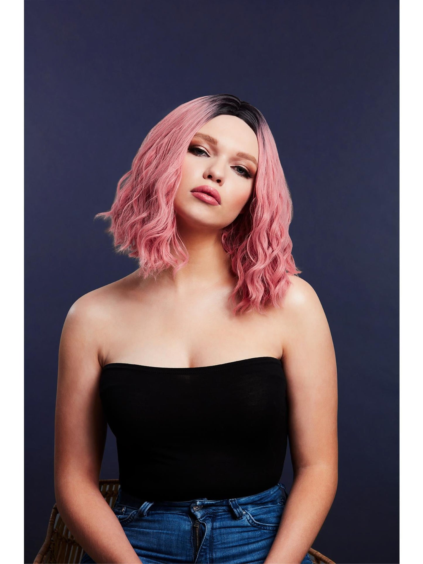 Smiffys Fever Cara Peruecke Ice Silver zweifarbig Long Bob – Seitenansicht