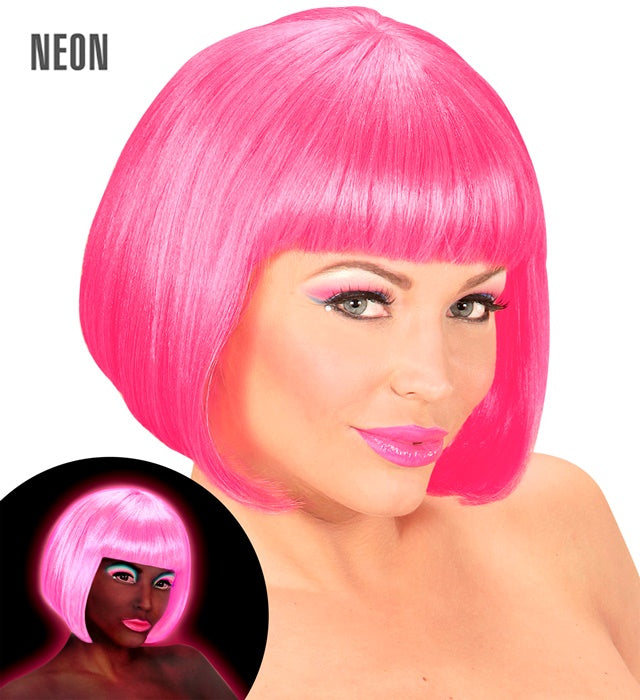 Neonpink Perücke Valentina auf hellem Hintergrund, geeignet für Fasnacht und Karneval