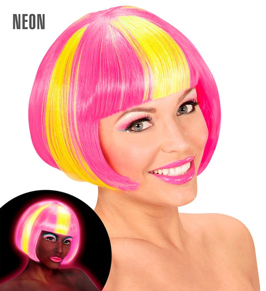 Neonpink Perücke mit neongelben Strähnen auf weißem Hintergrund