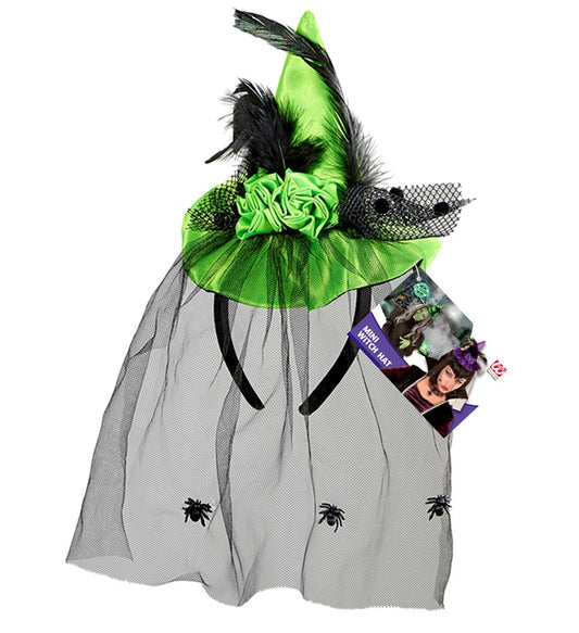 Grüner Minihut mit Rosen, Federn und Spinnentüll als Hexen-Accessoire