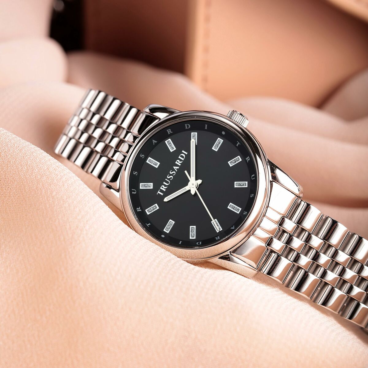 V3H0B76D658E41479E311F469552C65600AR7046159P9