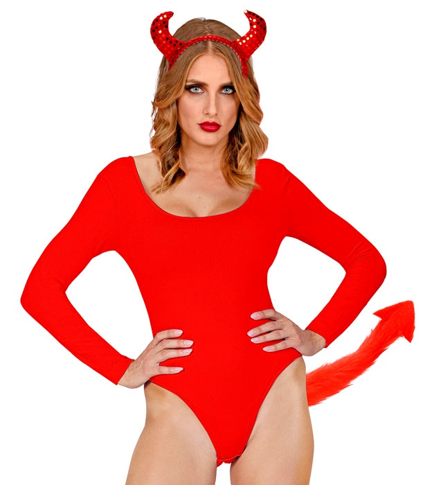 Roter modellierbarer Teufelsschwanz aus Plüsch auf weißem Hintergrund
