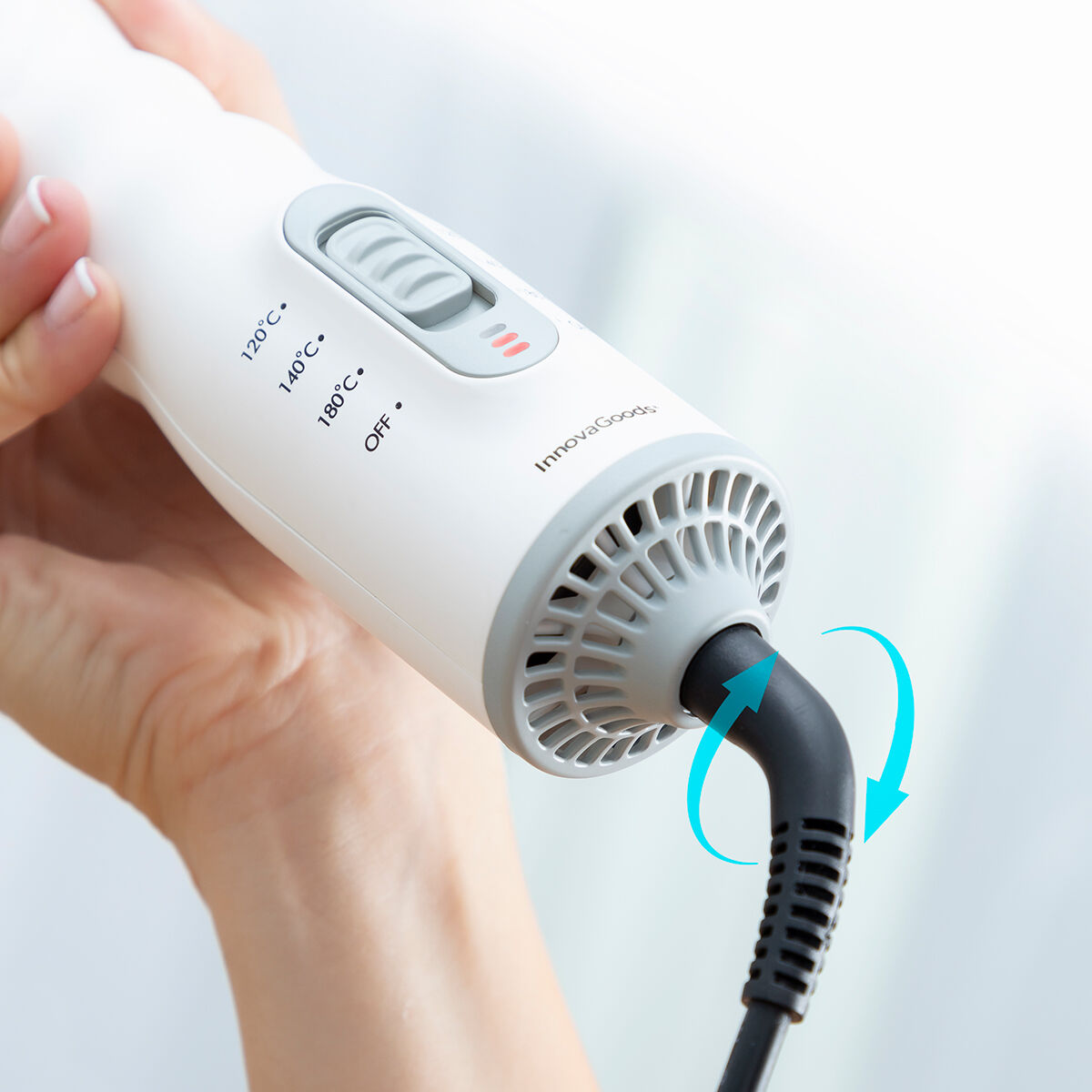 InnovaGoods Dryple 3-in-1-Heissluftbürste 550 W in Weiss und Grau – Anwendungsansicht