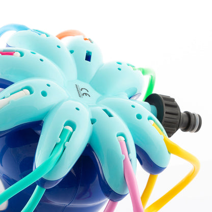 Octodrop Wassersprinkler-Spielzeug von InnovaGoods im Garten – Ansicht 8