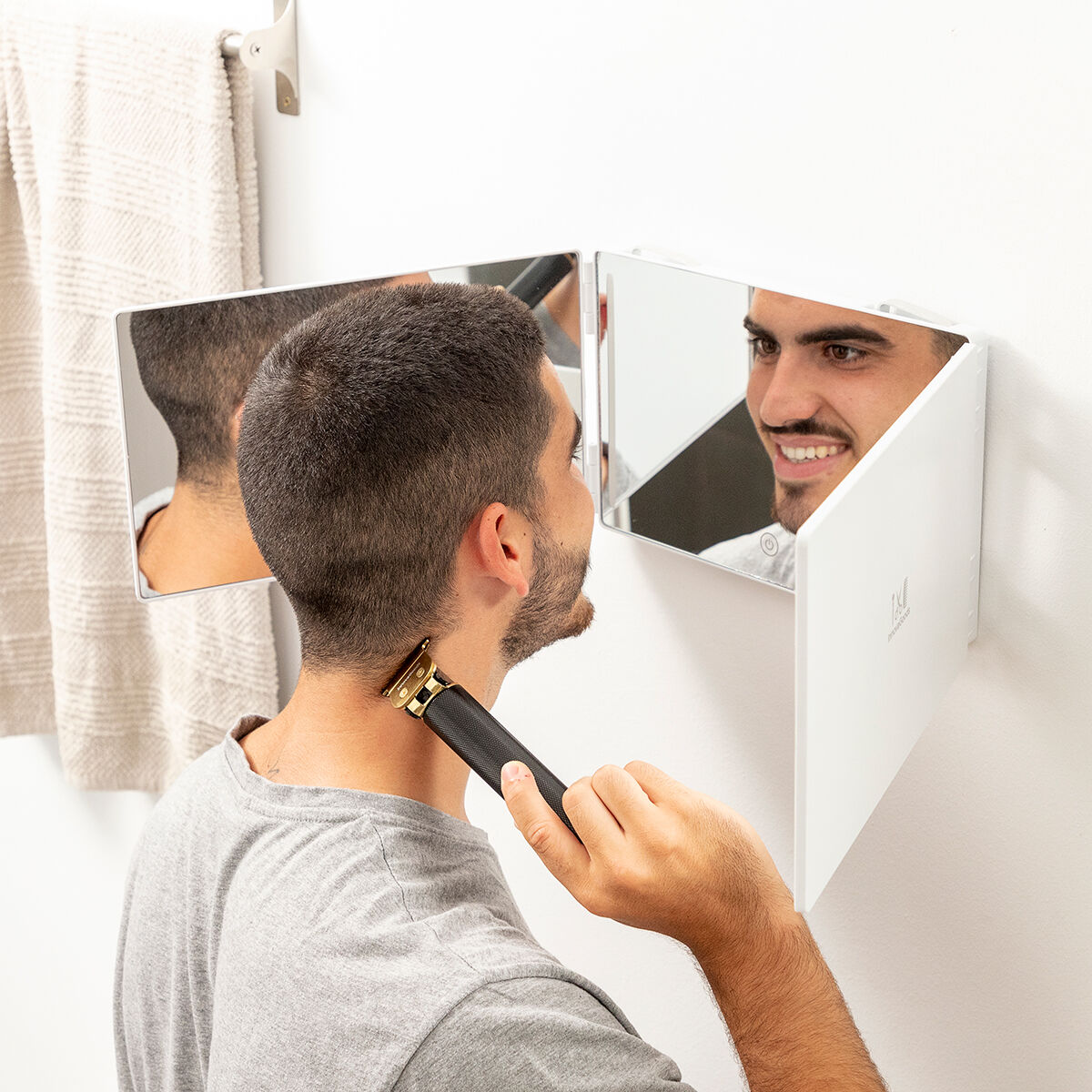 SelfKut Badezimmerspiegel von InnovaGoods mit LED-Licht und 360°-Sicht – Ansicht 7