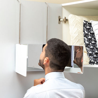 SelfKut Badezimmerspiegel von InnovaGoods mit LED-Licht und 360°-Sicht – Anwendungsansicht