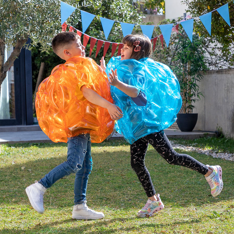 Aufblasbare Bumper-Bubble-Bälle Bumpoy von InnovaGoods, 2er-Set in Blau und Orange – Produktansicht