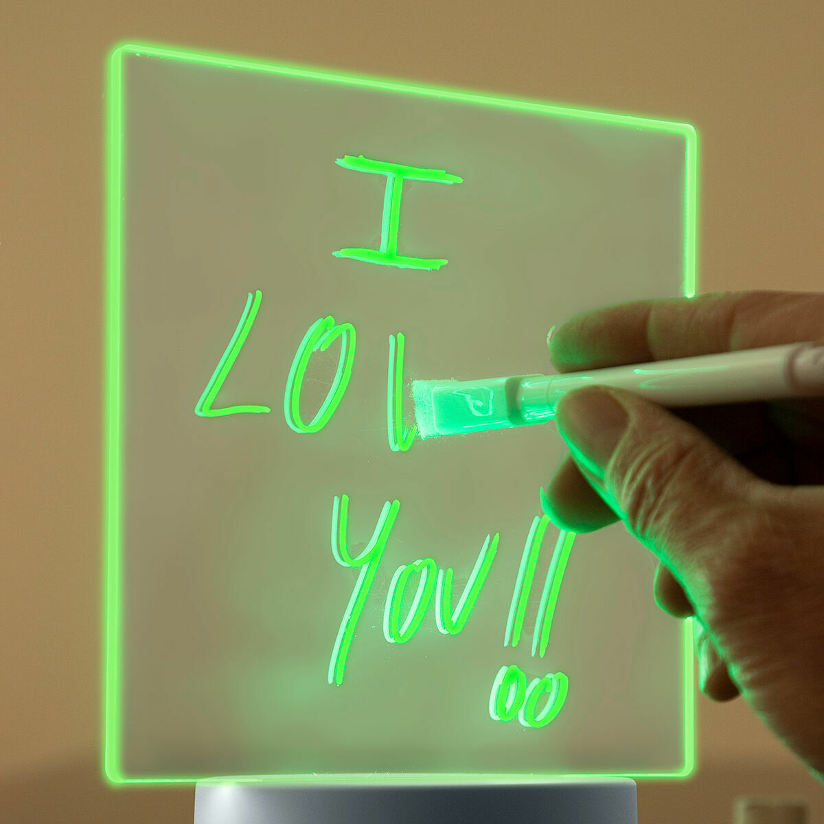 LED-Notiz- und Nachrichtentafel Lemo von InnovaGoods mit RGB-Beleuchtung – Anwendungsansicht