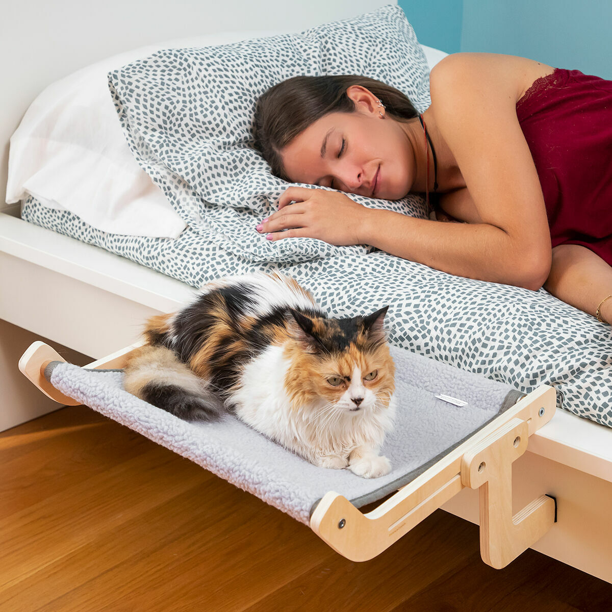 Katzenhängematte Hamacat von InnovaGoods in Grau und Beige – Produktansicht