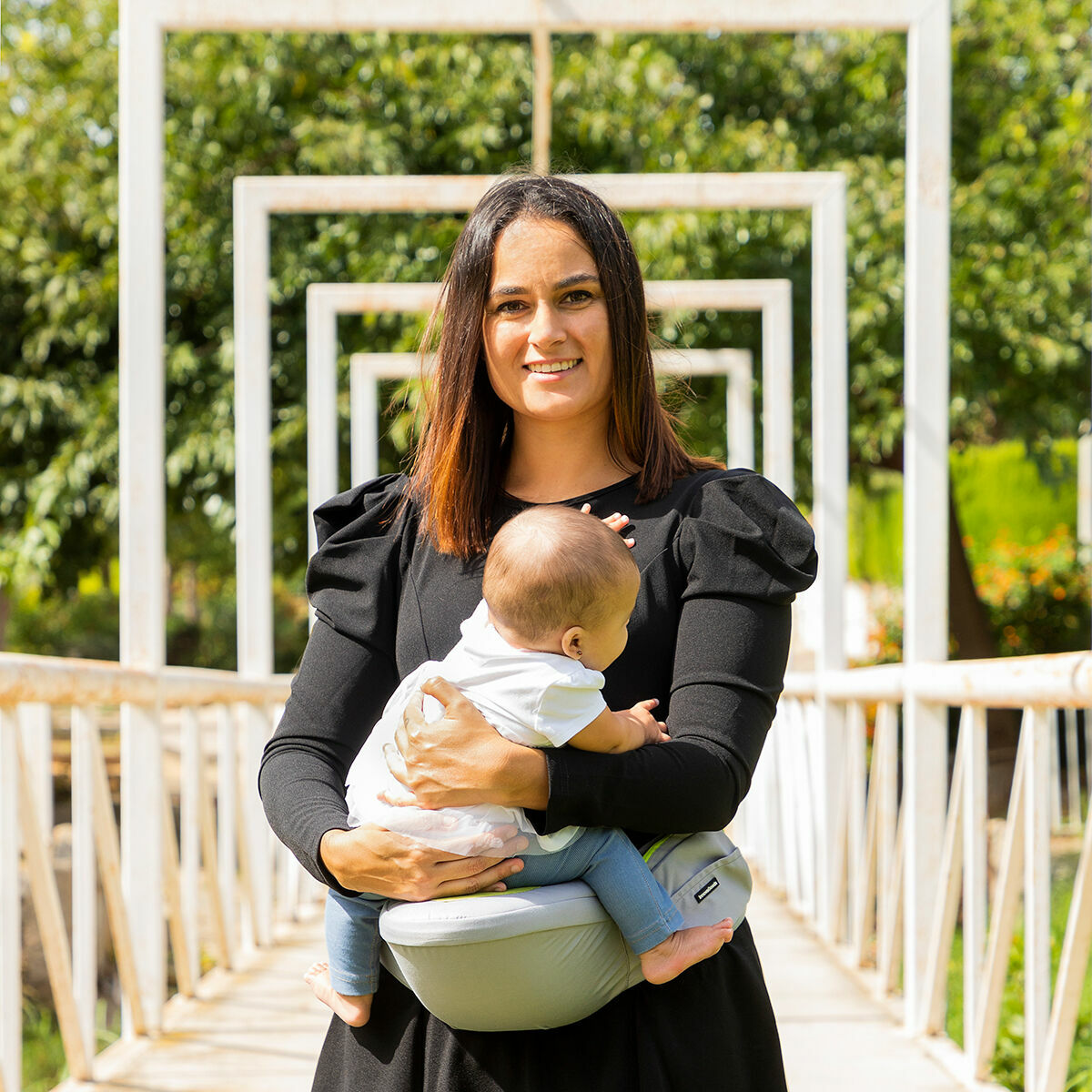 Anpassungsfähige Babytrage mit zwei Taschen von InnovaGoods – Seitenansicht