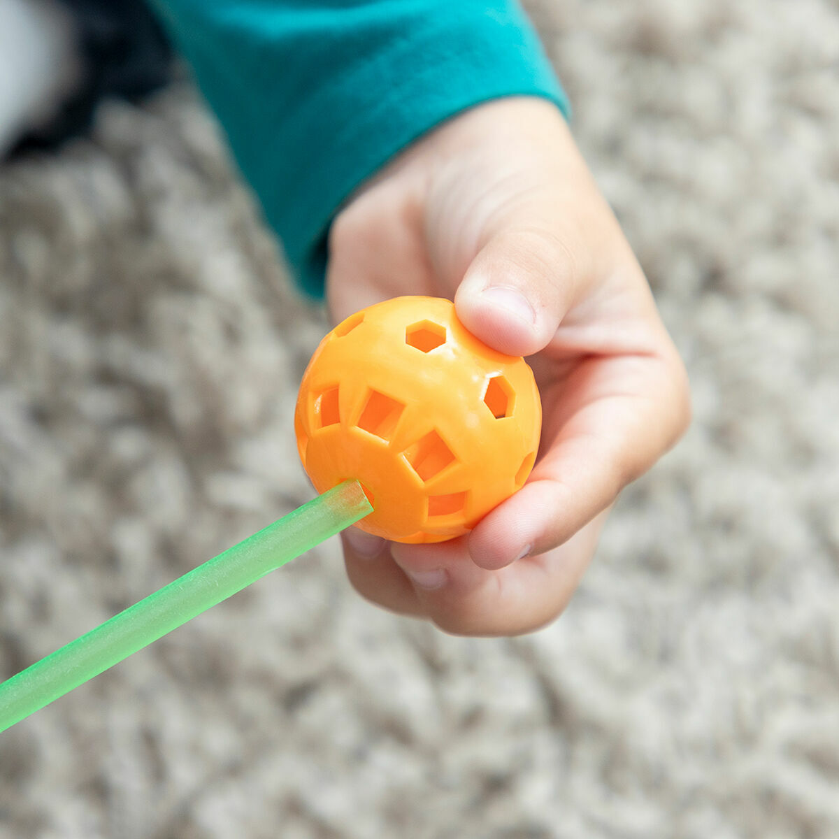 InnovaGoods Builkitt Kinder-Baukasten mit 155 Teilen und fluoreszierenden Stäben – Anwendungsansicht