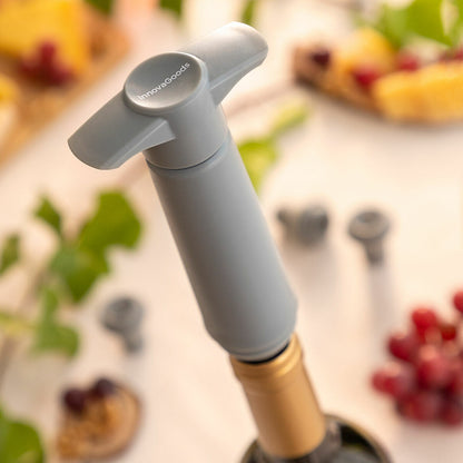 InnovaGoods Winuum Wein-Vakuumpumpe mit vier Vakuumverschlüssen in Grau – Verpackung