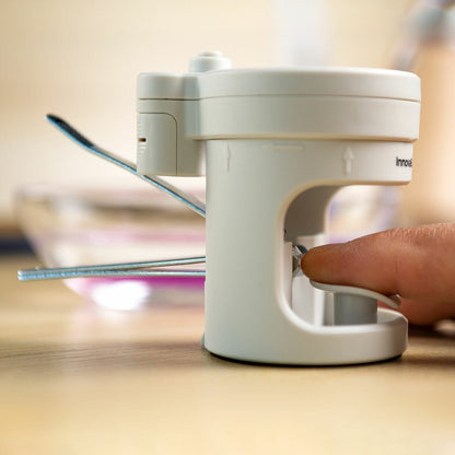 InnovaGoods Clail Nagelknipser mit LED-Licht, 8-facher Lupe und Metallfeile – Seitenansicht