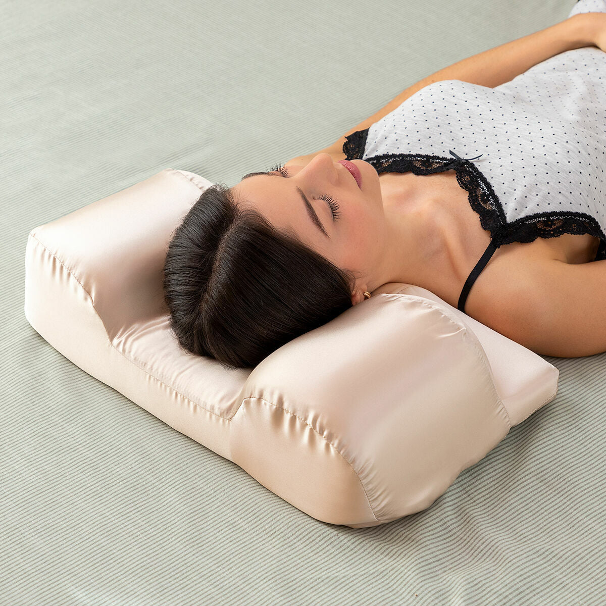 Anti-Falten-Nackenkissen Youthlow mit Satinbezug von InnovaGoods in Beige – Produktansicht