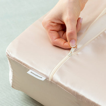 Anti-Falten-Nackenkissen Youthlow mit Satinbezug von InnovaGoods in Beige – Anwendungsansicht