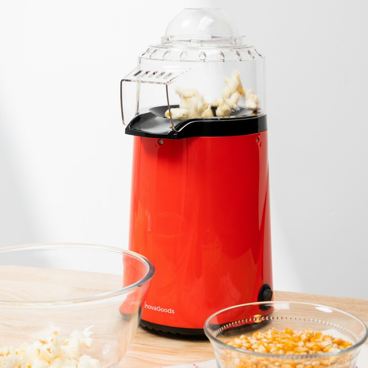 Heissluft-Popcornmaschine Popmar von InnovaGoods in Rot und Schwarz – Produktansicht